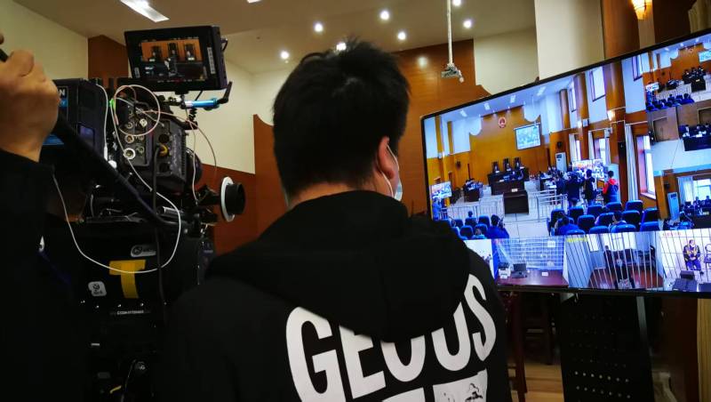 AI生成VS人工创意——达孜县广告片拍摄公司的技术浪漫主义实践